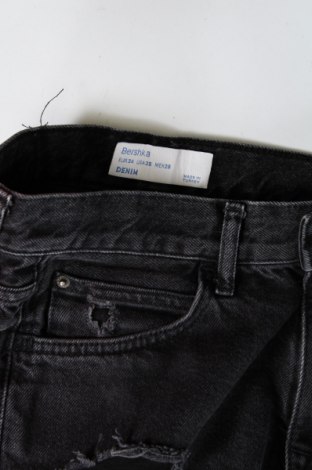 Pantaloni scurți de bărbați Bershka, Mărime S, Culoare Negru, Preț 74,35 Lei