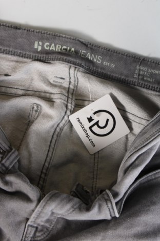 Ανδρικό κοντό παντελόνι Garcia Jeans, Μέγεθος S, Χρώμα Γκρί, Τιμή 11,99 €