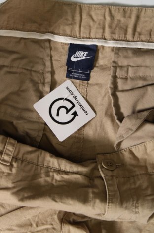 Pantaloni scurți de bărbați Nike, Mărime L, Culoare Bej, Preț 100,99 Lei