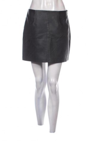 Пола Calvin Klein Jeans, Размер M, Цвят Черен, Цена 167,99 лв.