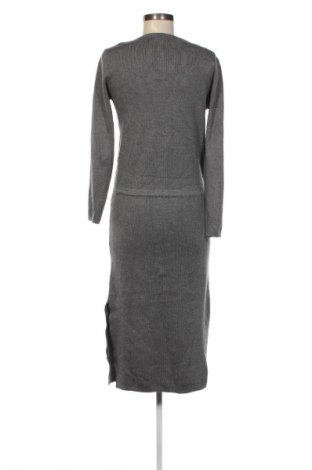 Kleid, Größe L, Farbe Grau, Preis 7,49 €