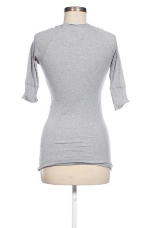 Bluzka damska Brandy Melville, Rozmiar S, Kolor Szary, Cena 82,99 zł