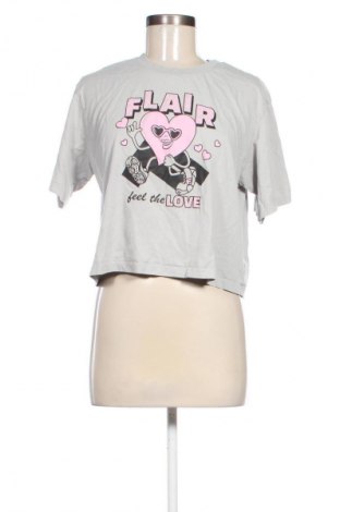Γυναικείο t-shirt Flair, Μέγεθος M, Χρώμα Γκρί, Τιμή 10,23 €