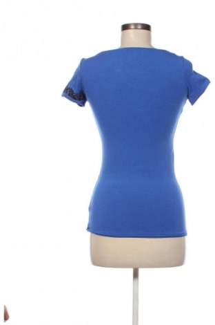 Dámské tričko Guess, Velikost S, Barva Vícebarevné, Cena  689,00 Kč
