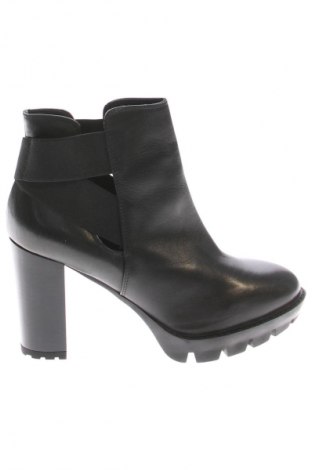 Damen Stiefeletten Alesya, Größe 40, Farbe Schwarz, Preis 135,55 €