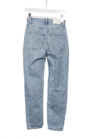 Blugi de femei Bershka, Mărime XS, Culoare Albastru, Preț 76,00 Lei