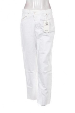 Damskie jeansy Bershka, Rozmiar M, Kolor Biały, Cena 150,99 zł