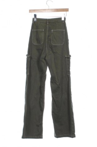 Damskie jeansy Bershka, Rozmiar XXS, Kolor Zielony, Cena 66,67 zł