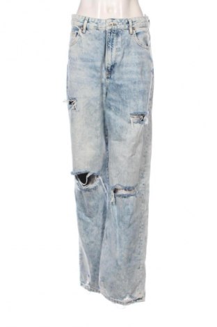 Γυναικείο Τζίν Bershka, Μέγεθος M, Χρώμα Μπλέ, Τιμή 27,70 €