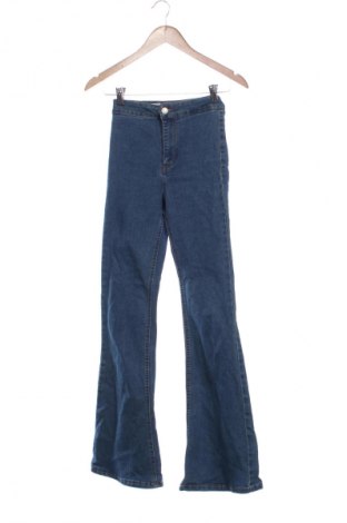 Blugi de femei Bershka, Mărime XS, Culoare Albastru, Preț 76,32 Lei