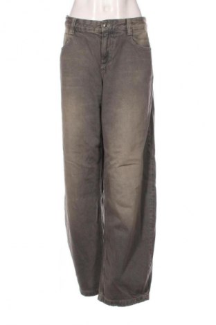Γυναικείο Τζίν Bershka, Μέγεθος M, Χρώμα Γκρί, Τιμή 15,99 €