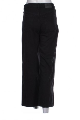 Дамски дънки Bershka, Размер S, Цвят Черен, Цена 22,99 лв.