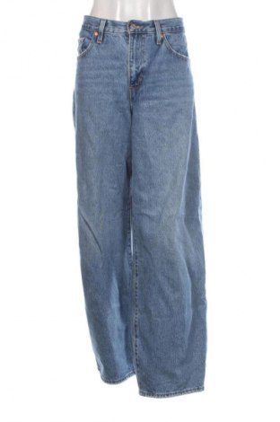 Дамски дънки Levi's, Размер M, Цвят Син, Цена 174,99 лв.