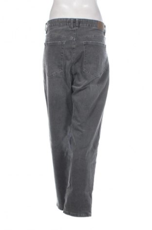 Dámske džínsy  Pull&Bear, Veľkosť XL, Farba Sivá, Cena  26,95 €