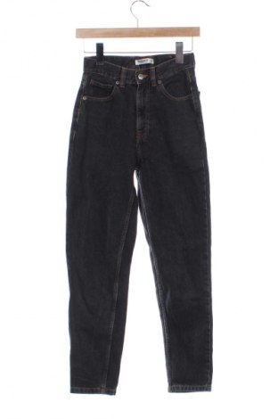 Dámske džínsy  Pull&Bear, Veľkosť XXS, Farba Čierna, Cena  15,00 €