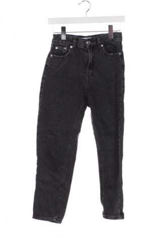 Női farmernadrág Pull&Bear, Méret XXS, Szín Szürke, Ár 4 539 Ft