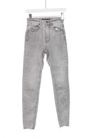 Blugi de femei Stradivarius, Mărime XS, Culoare Gri, Preț 76,00 Lei