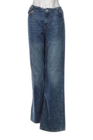 Dámske džínsy  Stradivarius, Veľkosť M, Farba Modrá, Cena  27,70 €