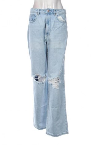 Dámske džínsy  Stradivarius, Veľkosť M, Farba Modrá, Cena  27,61 €