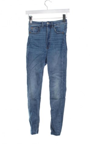 Dámske džínsy  Stradivarius, Veľkosť XS, Farba Modrá, Cena  14,83 €