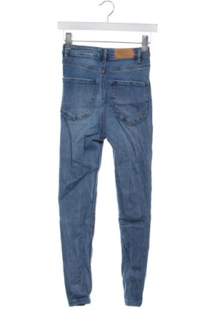 Dámske džínsy  Stradivarius, Veľkosť XS, Farba Modrá, Cena  14,83 €