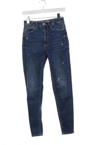 Dámske džínsy  Stradivarius, Veľkosť S, Farba Modrá, Cena  14,83 €