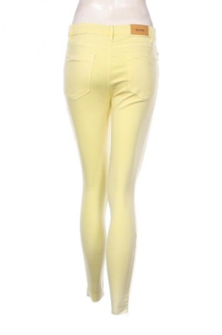 Blugi de femei Stradivarius, Mărime M, Culoare Galben, Preț 77,17 Lei