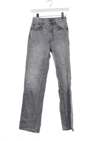 Damskie jeansy Stradivarius, Rozmiar XXS, Kolor Szary, Cena 65,99 zł