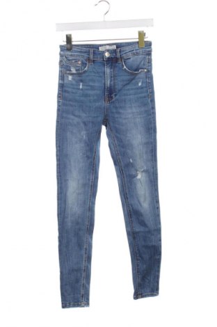 Dámske džínsy  Stradivarius, Veľkosť S, Farba Modrá, Cena  10,95 €
