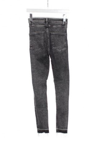 Дамски дънки Zara, Размер XS, Цвят Черен, Цена 27,37 лв.