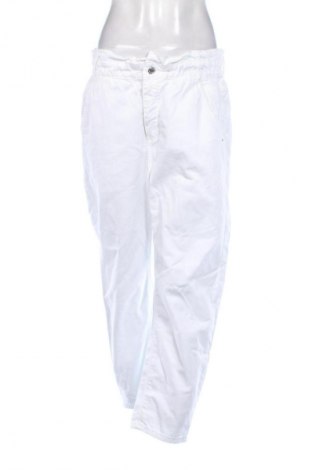 Дамски дънки Zara, Размер M, Цвят Бял, Цена 26,98 лв.