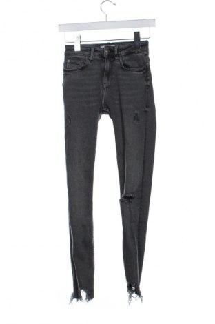 Blugi de femei Zara, Mărime XS, Culoare Negru, Preț 71,05 Lei