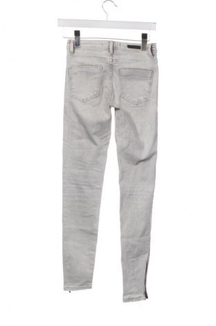 Blugi de femei Zara Trafaluc, Mărime S, Culoare Gri, Preț 71,00 Lei