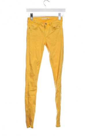 Blugi de femei Zara Trafaluc, Mărime XS, Culoare Galben, Preț 71,00 Lei