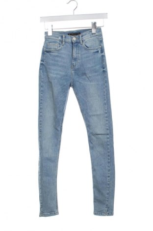 Damskie jeansy Zara Trafaluc, Rozmiar XS, Kolor Niebieski, Cena 62,07 zł