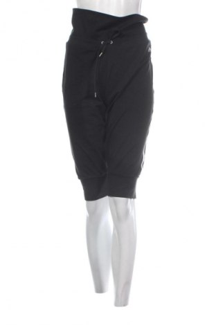 Дамски къс панталон Adidas, Размер L, Цвят Черен, Цена 26,99 лв.