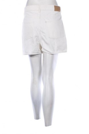 Pantaloni scurți de femei H&M, Mărime M, Culoare Alb, Preț 57,95 Lei