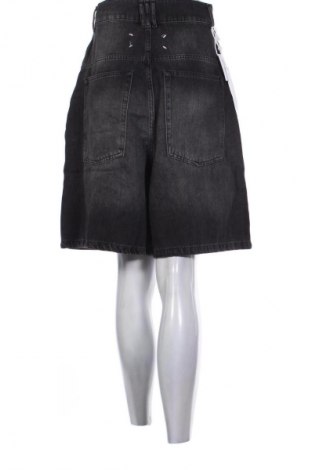 Dámske kraťasy  MM6 Maison Martin Margiela, Veľkosť S, Farba Sivá, Cena  251,66 €
