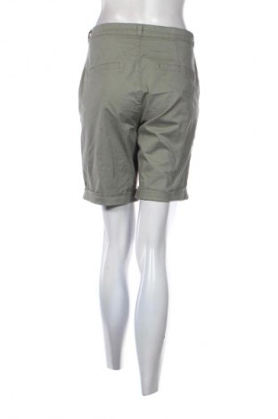 Damen Shorts Reserved, Größe M, Farbe Grün, Preis 18,47 €