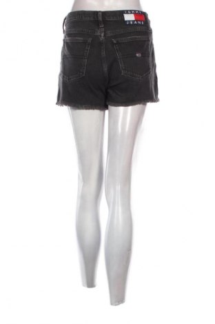 Dámské kraťasy  Tommy Jeans, Velikost S, Barva Šedá, Cena  759,00 Kč