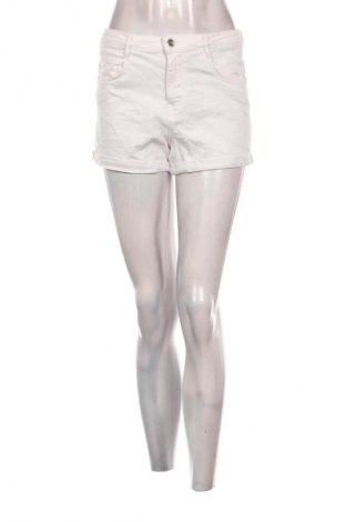 Damen Shorts Zara, Größe M, Farbe Weiß, Preis 10,23 €