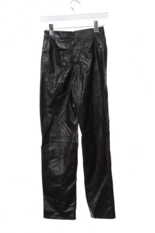 Dámské kalhoty  Bershka, Velikost XS, Barva Černá, Cena  269,00 Kč