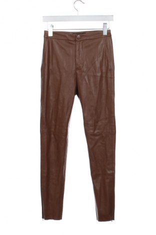Pantaloni de femei Zara, Mărime XS, Culoare Maro, Preț 71,05 Lei