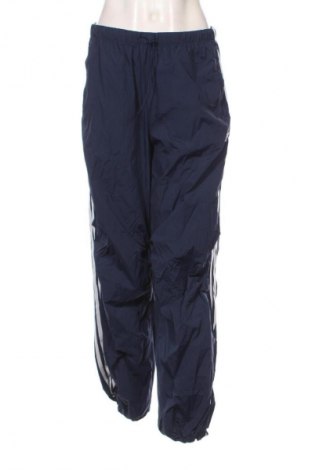 Дамско спортно долнище Adidas Originals, Размер S, Цвят Син, Цена 93,99 лв.