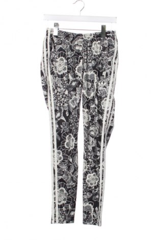Pantaloni trening de femei Adidas Originals, Mărime XS, Culoare Multicolor, Preț 165,99 Lei