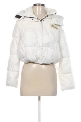 Dámská bunda  Bershka, Velikost S, Barva Bílá, Cena  949,00 Kč