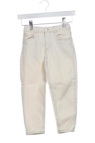 Детски дънки H&M, Размер 5-6y/ 116-122 см, Цвят Бежов, Цена 32,00 лв.