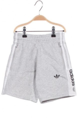 Gyerek rövidnadrág Adidas Originals, Méret 6-7y / 122-128 cm, Szín Szürke, Ár 5 394 Ft