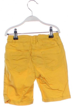 Παιδικό κοντό παντελόνι Newness, Μέγεθος 4-5y/ 110-116 εκ., Χρώμα Κίτρινο, Τιμή 9,21 €