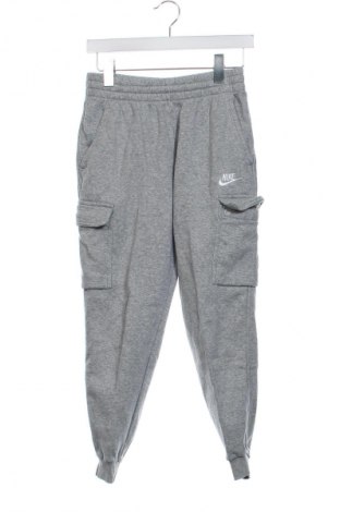 Detské tepláky Nike, Veľkosť 10-11y/ 146-152 cm, Farba Sivá, Cena  46,65 €